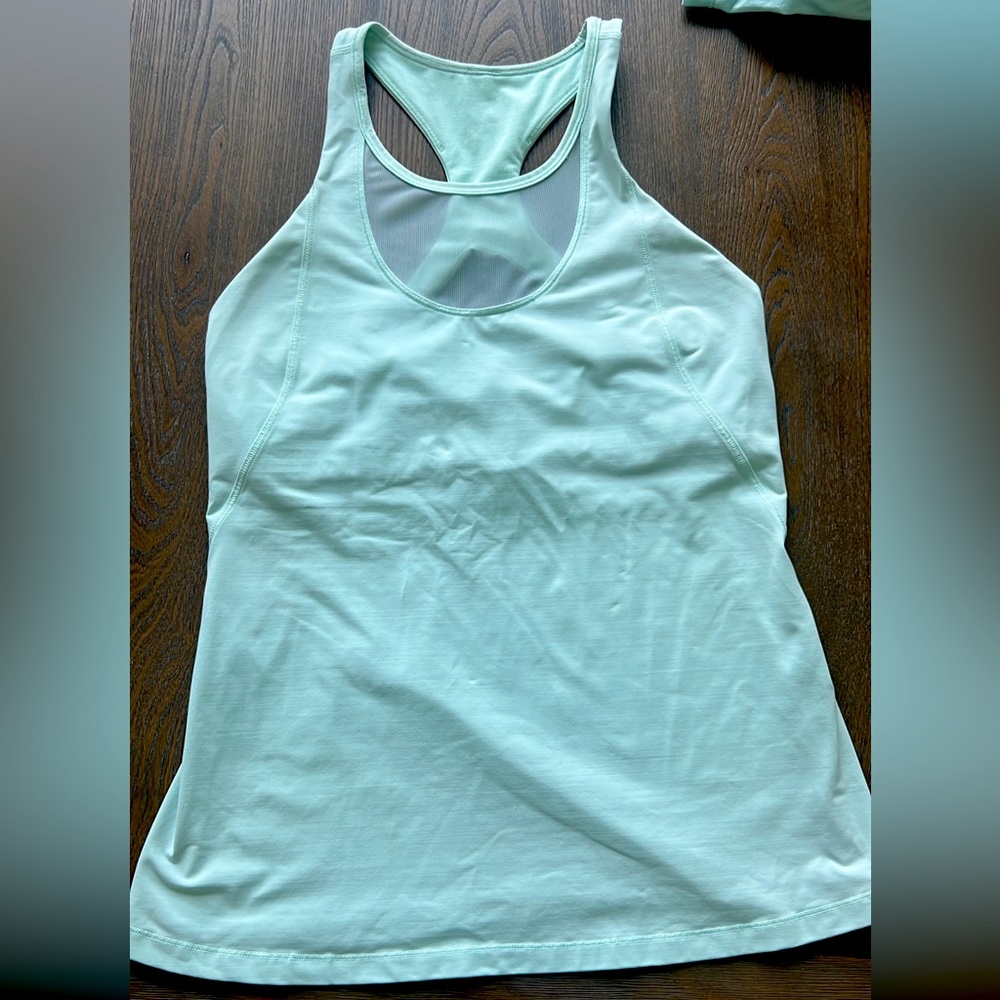 Lululemon tank with Built in bra